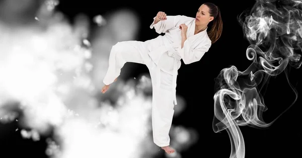 Sammansättning Kaukasiska Kvinnliga Karate Fighter Svart Bakgrund Med Vit Oskärpa — Stockfoto