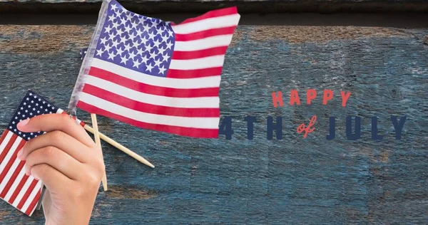Sammansättning Glad Juli Text Över Person Som Innehar Amerikanska Flaggor — Stockfoto