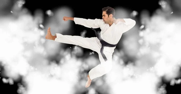 Zusammensetzung Kaukasischer Männlicher Karatekämpfer Auf Schwarzem Hintergrund Mit Weißer Unschärfe — Stockfoto