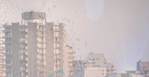 Modern Şehir Binaları Üzerinde Yüzen Ikili Kodlama Numaralarının Bileşimi Küresel — Stok fotoğraf