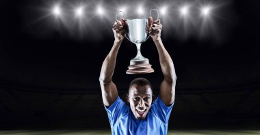 Sporcunun zaferi kutlamasının kompozisyonu, stadyumda kupa tutması. spor ve yarışma konsepti dijital olarak oluşturulmuş görüntü.