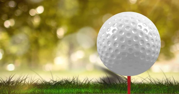 Sammansättning Närbild Golfboll Röd Tee Gräs Med Kopieringsutrymme Idrotts Och — Stockfoto