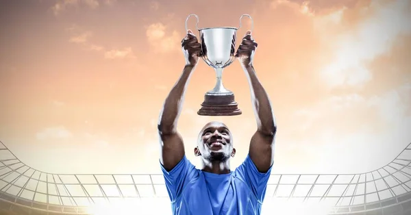 Composição Desportista Comemorando Vitória Segurando Troféu Estádio Conceito Desporto Competição — Fotografia de Stock