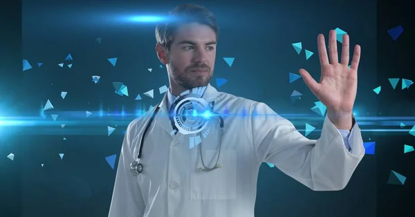 Composição Médico Masculino Usando Tela Virtual Fundo Preto Conceito Medicina — Fotografia de Stock