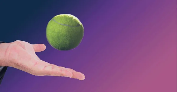 Zusammensetzung Des Tennisballs Über Der Hand Des Mannes Auf Violettem — Stockfoto