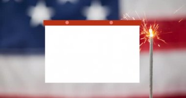 Animasyon şablon kartı ve İşçi Bayramı metni Amerikan bayrağı ve maytap üzerinde hareket ediyor. Vatanseverlik ve kutlama konsepti dijital olarak oluşturulmuş imaj.