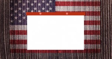 Amerikan bayrağı üzerinde hareket eden sembol kartı ve kırmızı yıldızın animasyonu. Vatanseverlik ve kutlama konsepti dijital olarak oluşturulmuş imaj.