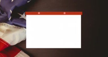 Animasyon şablon kartı ve İşçi Bayramı metni Amerikan bayrağı üzerinde hareket ediyor. Vatanseverlik ve kutlama konsepti dijital olarak oluşturulmuş imaj.