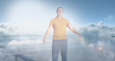 Deniz kenarındaki mutlu yaşlı adamın üzerinde parlayan ışığın animasyonu. emeklilik ve yaşlı yaşam konsepti dijital olarak oluşturulmuş video.