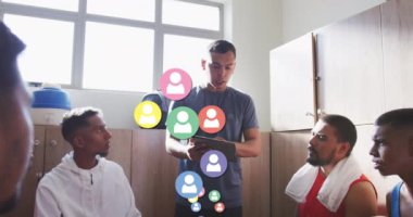 Erkek futbol takımının antrenörlerine karşı yüzen birden fazla profil ikonu. Spor, spor ve teknoloji konsepti