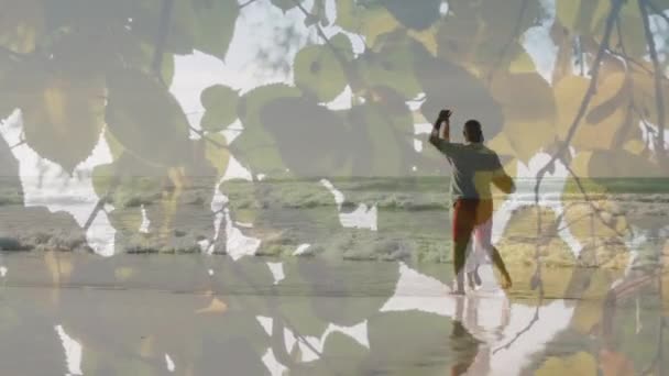 Animatie Van Gloeiend Licht Gelukkig Stel Dat Danst Aan Zee — Stockvideo