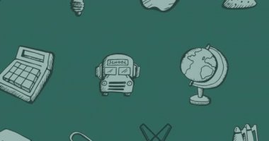 Yeşil karatahtanın üzerinde hareket eden tebeşirle çizilmiş okul simgelerinin animasyonu. okul, eğitim ve öğrenim konsepti dijital olarak oluşturulmuş video.