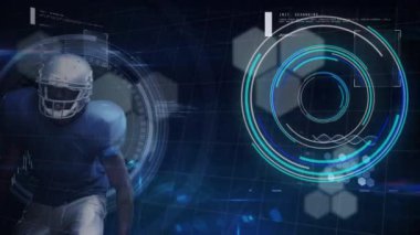 Kapsamlı tarama ve veri işleme ile Amerikan futbolcusunun animasyonu. global spor, rekabet, teknoloji, veri işleme ve dijital arayüz kavramı dijital olarak oluşturulmuş video.