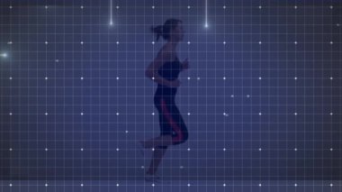 Şebekede ışıldayan çizgilerle koşan kadın animasyonu. global spor, rekabet, teknoloji, veri işleme ve dijital arayüz kavramı dijital olarak oluşturulmuş video.