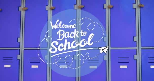 テキストのアニメーションは 青のロッカー上を移動する青い円で学校や紙飛行機に戻って歓迎します 学校教育と研究の概念をデジタルで生成し — ストック動画