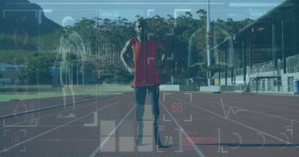 Animación Procesamiento Datos Digitales Sobre Atleta Masculino Discapacitado Con Cuchillas — Vídeo de stock