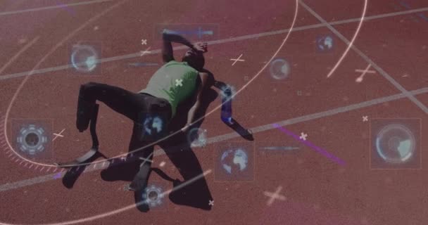 Animación Procesamiento Datos Digitales Sobre Atleta Masculino Discapacitado Con Cuchillas — Vídeo de stock