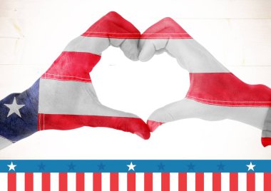 Amerikan bayrağı süslenmiş ellerin kompozisyonu kalbi bembeyaz yapıyor. Vatanseverlik, bağımsızlık ve kutlama tasarımı dijital olarak üretilen imaj şablonu.