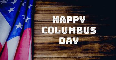 Tahta arka planda Amerikan bayrağına karşı Columbus Günü mesajınız kutlu olsun. Columbus Günü şablon arkaplan tasarımı kavramı