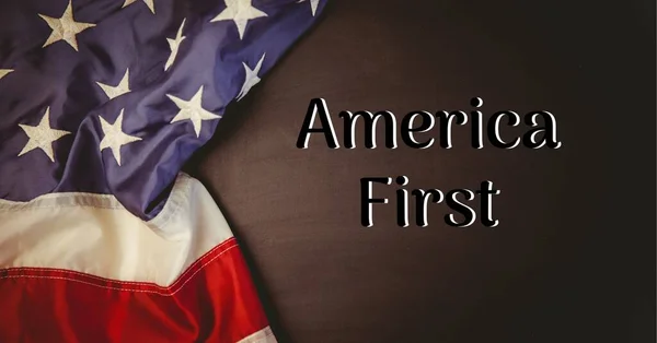 Zusammensetzung Des Textes America First Auf Dunklem Hintergrund Mit Amerikanischer — Stockfoto