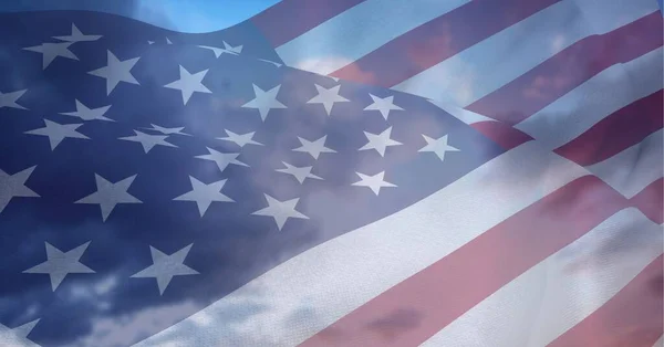 Composición Ondulante Bandera Americana Sobre Cielo Azul Nublado Patriotismo Independencia — Foto de Stock