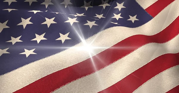 Brillante Punto Luz Contra Ondear Bandera Americana Patriotismo Americano Concepto — Foto de Stock