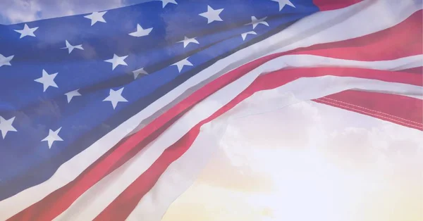 Composición Ondulante Bandera Americana Sobre Soleado Cielo Nublado Patriotismo Independencia — Foto de Stock