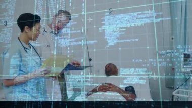 Hastanedeki hastalarla doktorların veri işleme animasyonu. küresel tıp, bağlantılar ve veri işleme kavramı dijital olarak oluşturulmuş video.