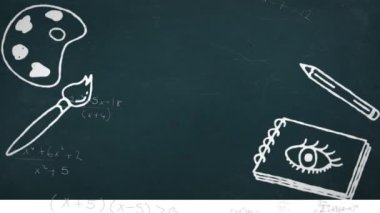 Yeşil arka planda okul simgeleriyle matematik denklemlerinin animasyonu. eğitim, bilim, öğrenme ve bilgi konsepti dijital olarak oluşturulmuş video.