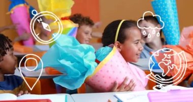 Okul simgelerinin sınıftaki okul çocukları üzerinde canlandırılması. eğitim, öğrenme ve bilgi konsepti dijital olarak oluşturulmuş video.