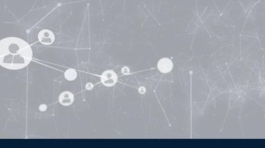 Gri arkaplandaki insan simgeleriyle bağlantı ağının canlandırılması. küresel bağlantılar, teknoloji ve dijital arayüz konsepti dijital olarak oluşturulmuş video.
