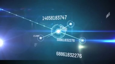 Değişen sayıların animasyonu ve mor arkaplanda parlayan ışık üzerindeki bağlantı ağı. küresel veri işleme, teknoloji ve bağlantılar konsepti dijital olarak oluşturulmuş video.