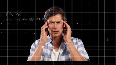 Matematiksel denklemlerin animasyonu, stresli insan düşüncesinin üstünde. küresel öğrenme, bilim, veri işleme, teknoloji ve bağlantı konsepti dijital olarak oluşturulmuş video.