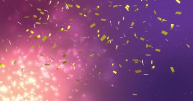 Parlayan mor arkaplandaki parçacıklarla birlikte düşen altın konfetilerinin animasyonu. kutlama, eğlence ve eğlence konsepti dijital olarak oluşturulmuş video.