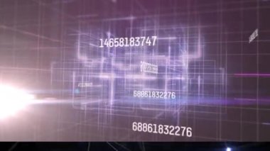 Mor zemin üzerinde parlayan ışık üzerinde değişen ve veri işleme numaralarının animasyonu. küresel veri işleme, teknoloji ve bağlantılar konsepti dijital olarak oluşturulmuş video.