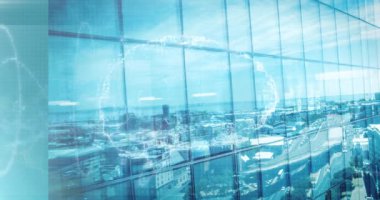 Modern bina ve şehir manzarası üzerinde tıbbi veri işleme ile dönen insan beyninin animasyonu. küresel bilim, araştırma, teknoloji ve dijital arayüz kavramı dijital olarak oluşturulmuş video.