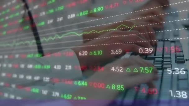 Animación Del Procesamiento Datos Financieros Sobre Las Personas Que Utilizan — Vídeos de Stock