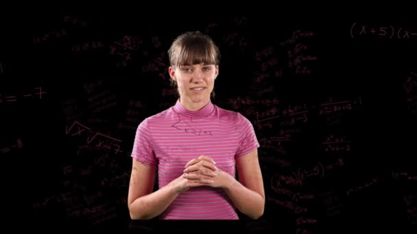 Animación Ecuaciones Matemáticas Sobre Mujer Feliz Aprendizaje Global Ciencia Procesamiento — Vídeos de Stock