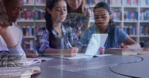 Sınıftaki Öğrenciler Üzerinde Ikili Kodlama Veri Işleme Animasyonu Küresel Eğitim — Stok video