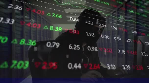 Animación Hacker Utilizando Ordenador Portátil Con Procesamiento Datos Financieros Tecnología — Vídeo de stock