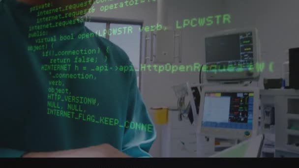 在医院使用平板电脑在外科医生身上进行数据处理动画 全球医学 连接和数据处理概念数字生成的视频 — 图库视频影像