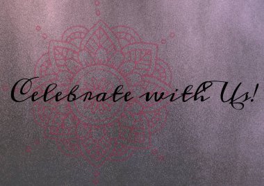 Gri arkaplandaki tahıl etkisine karşı dekoratif çiçek tasarımları üzerinden yazdığımız metni kutlayın. davet kart şablonu tasarım kavramı