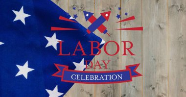 Mutlu İşçi Bayramı metinleri ve Amerikan bayrağına karşı ahşap arka planda havai fişek simgeleri. Amerikan İşçi Bayramı şablon tasarım konsepti