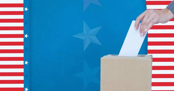 Composizione Della Donna Che Vota Contro Bandiera Americana Stati Uniti — Foto Stock