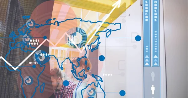 World Map Data Processing Καυκάσιος Άνδρας Και Γυναίκα Φορώντας Ακουστικά — Φωτογραφία Αρχείου