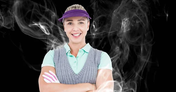 Portrét Bělošky Golfistky Úsměvem Proti Kouřovému Efektu Černém Pozadí Sportovní — Stock fotografie