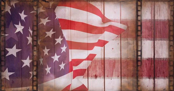 红白相间的条纹上飘扬的美国国旗构成了木制栅栏 爱国主义 独立和庆祝概念数字生成的形象 — 图库照片