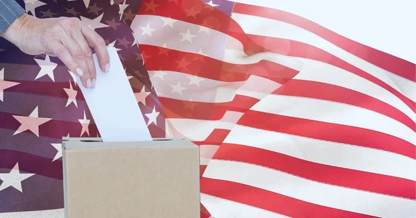 Composición Mujer Que Vota Las Urnas Contra Bandera Americana Estados — Foto de Stock