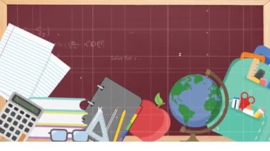 Matematiksel denklemlerin animasyonu ve kara tahtalı okul simgeleri. eğitim, bilim, öğrenme ve bilgi konsepti dijital olarak oluşturulmuş video.