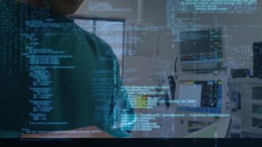 Tablet ve ızgara kullanılarak doktor üzerinde veri işleme animasyonu. küresel tıp, bilim ve teknoloji konsepti dijital olarak üretilen video.